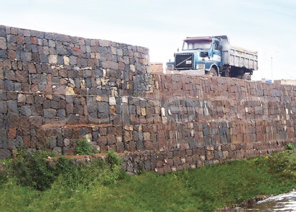 Cusco - Perú Muro de contención con Gaviones de suelo reforzado
